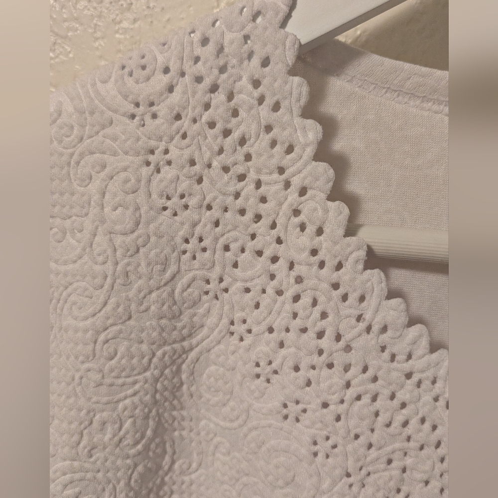 Chances R White Textured Blouse - Picture 4 of 4